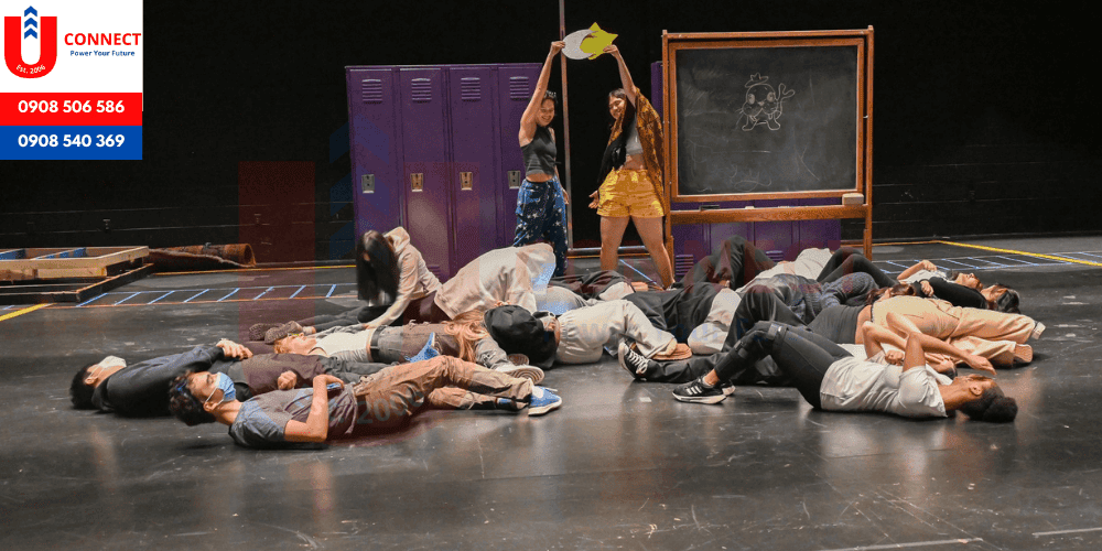 Trung học Cambridge School of Weston, bang Massachusetts, Mỹ
